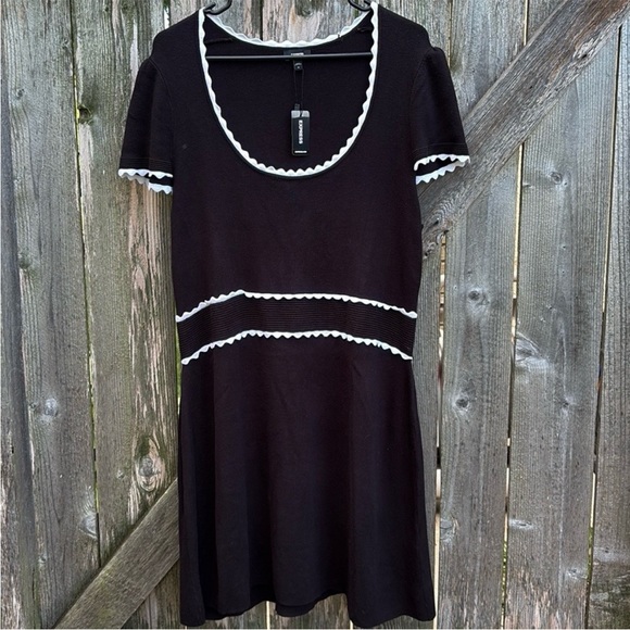NWT Express Puff Sleeve Scallop Trim
Sweater Dress Black White Size XL - Picture 2 of 9